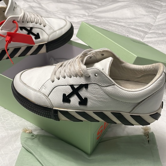 Off white Authentic shoes - Picture 4 of 7